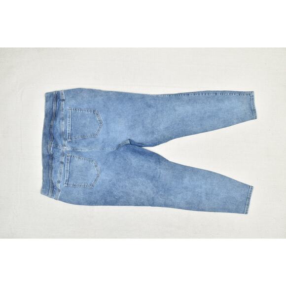 Torrid Plus Size 22 Super Soft Light Wash Jegging Jeans Mid Rise - Picture 3 of 8